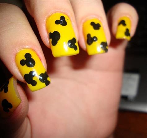 15 Dazzling Mickey Mouse Nail Art Designs