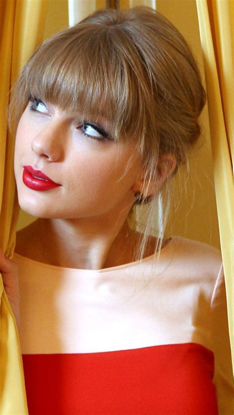 Taylor Swift Beautiful Eyes Wallpaper Hd Wallpaper Background