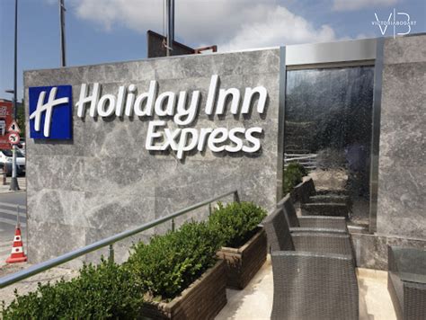Stroll from holiday inn nice to the promenade des anglais. Holiday Inn Express Istanbul 🦱