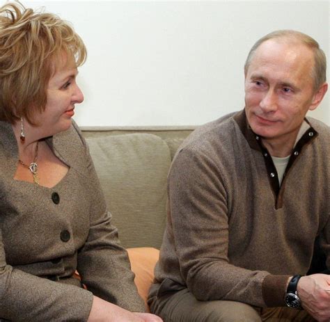 Diese drehen sich um eine geheimnisvolle. Russland: Zur Volkszählung darf Putins Frau ins Fernsehen ...