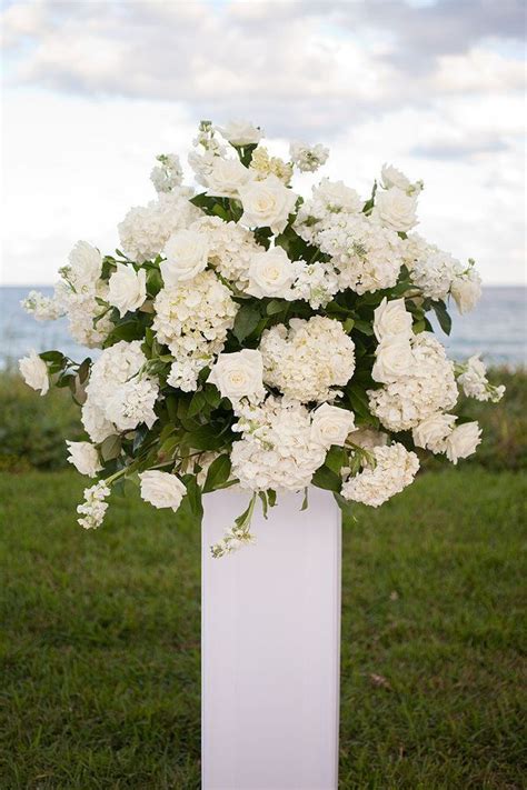 Turn the alter into a wedding wonderland with our silk wedding flower altar arrangements. 1000+ ideas about Altar Flowers on Pinterest | Church ...