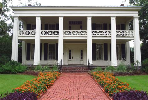 This 1800s Plantation Home In Alabama Will Take You Back In Time