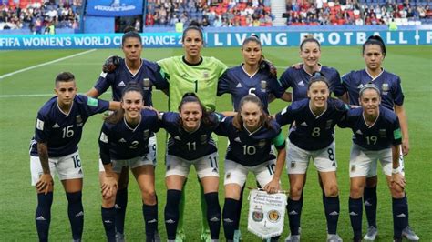 caras mundial de fútbol femenino la selección argentina hizo historia y está a un paso de la