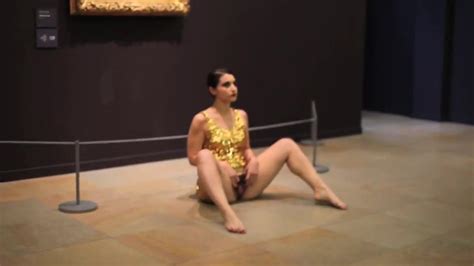 Woman Spreads Her Vagina At Art Museum In Front Of
