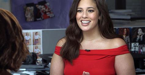 Ashley Graham A Supermodel Turning Heads As A Role Model Cbs News