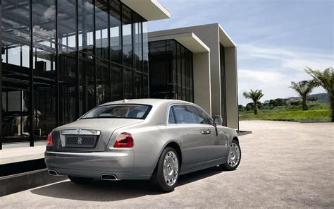 Pricing and which one to buy. Rolls Royce Ghost vs. Phantom