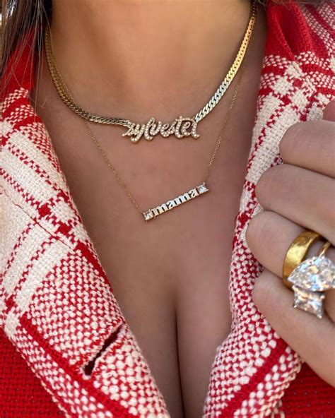 Emily Ratajkowski Debuts ‘mama Necklace After Giving Birth