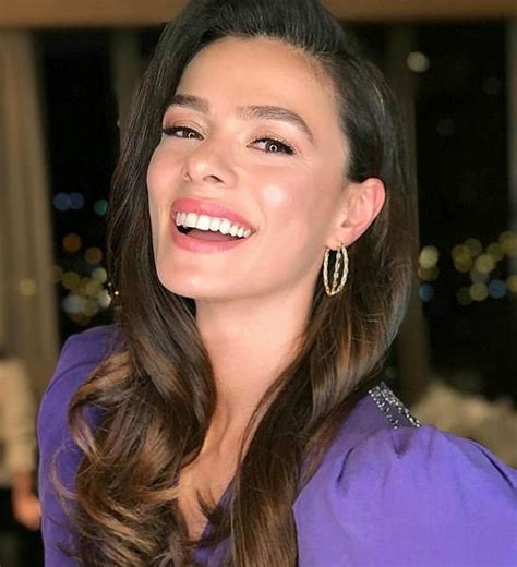 Of circassian and turkish origin, özge gürel was born on 5 february 1987 in istanbul. Özge Özpirinçci imajını tamamen değiştirdi - Haber3