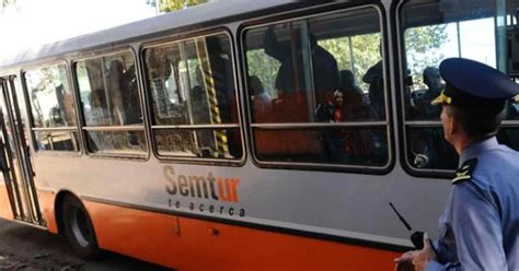 Pánico En Un Colectivo En Rosario Le Pegan Al Chofer Y Les Roban A Los Pasajeros Infobae