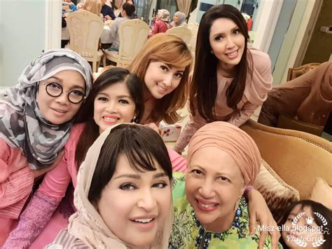 The committee will invite puan sri nisa bakri as patron celebrity chef to build the positive momentum toward achieving the donation drives. Hari Raya Gathering di rumah Puan Sri Nisa dan Tan Sri ...