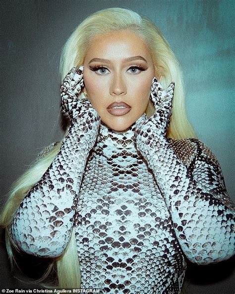 Christina Aguilera Stuns In A Tight Snakeskin Bodysuit Hot Lifestyle News