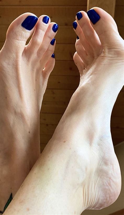 I Love Women S Feet Blue Toe Nails Pretty Toe Nails Feet Nails