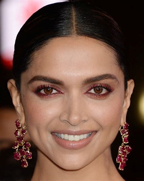 hindi actress deepika padukone face close up photos tollywood boost