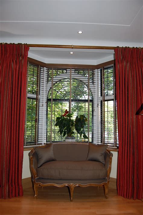 10 Bay Window Curtain Ideas Living Room Decoomo