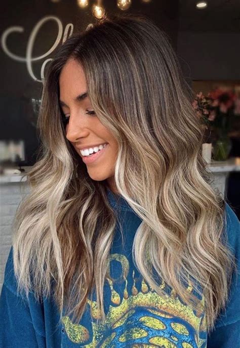 49 Flirty White Wavy Hairstyle For Long Hair And Medium Length Hair