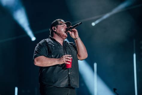 luke combs plots 2020 what you see is what you get tour sounds like nashville