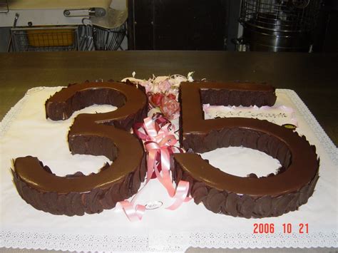 Le torte personalizzate per i compleanni dei bambini a l'aquila sono uno dei fiori all'occhiello della pasticceria regina. TORTE DI COMPLEANNO PER BAMBINI - Pasticceria Perlini