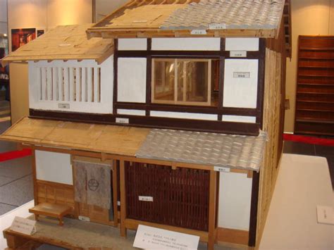 Alternatively, you can view a variety of beautifully preserved historic tatami rooms at sites such as temples, villas and tea houses. Video Tour of the Traditional Japanese House