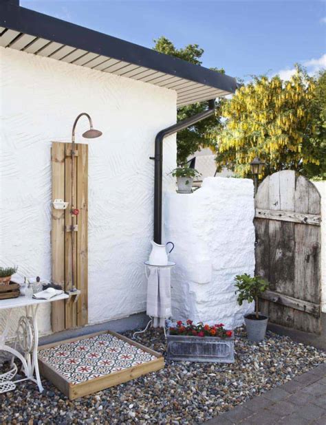 45 Stunning Outdoor Showers That Will Leave You Invigorated