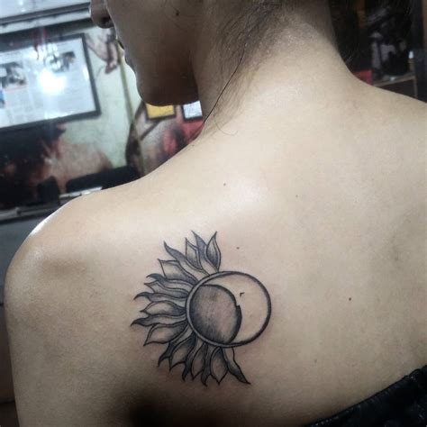 Sexy Black Sun Tattoo On Back Shoulder Blurmark