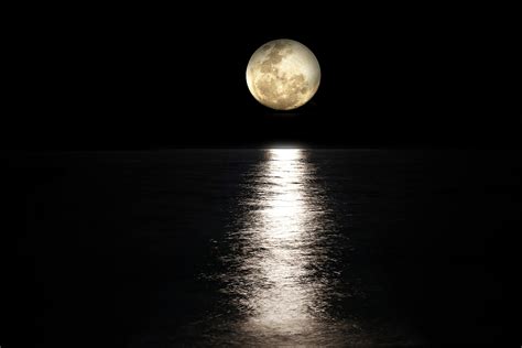 Dark Night Moon Reflection In Sea 5k Hd Nature 4k