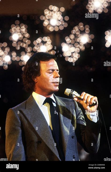 Dpa Files Spanish Singer Julio Iglesias Pictured During A Concert