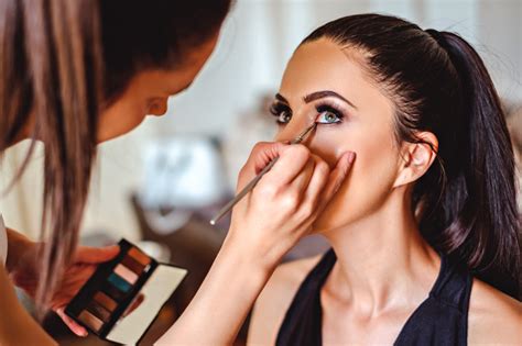 Makeup Artist What Is It And How To Become One