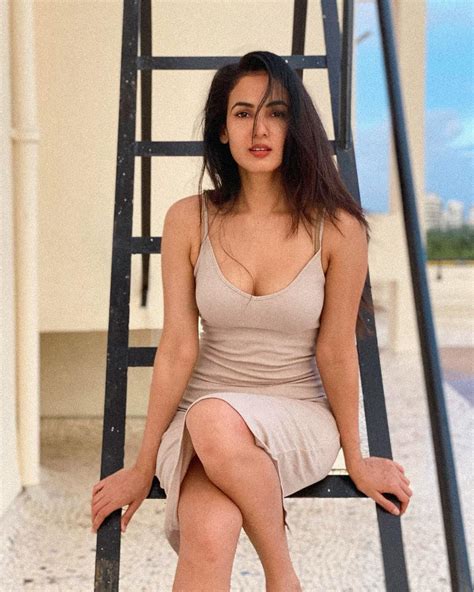Sonal Chauhan Shows Off Her Curves In These Bikini Photos Diva Looks