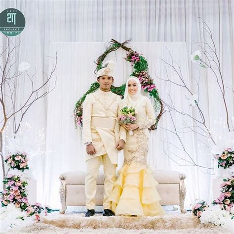 Mereka akhirnya berkongsi kisah bagaimana detik percintaan itu bermula. Foto sekitar Majlis Resepsi Perkahwinan Kedua Mia Ahmad ...