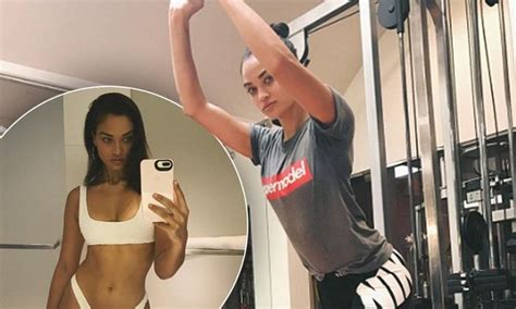 Shanina Shaik Flaunts Lean And Toned Physique In Grueling Workout Daily Mail Workout