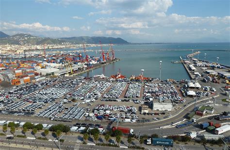È possibile leggere l'informativa ai link seguenti: Porto e Confindustria, Salerno batte Napoli 2-0 - ilNapolista