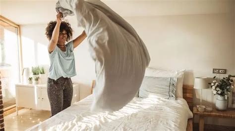 Cleaning Expert Says You Should Never Make Your Bed As Soon As You Wake Up Mirror Online
