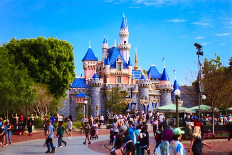 Breaking Disneyland Resort Theme Parks Closing Early Due To Hurricane