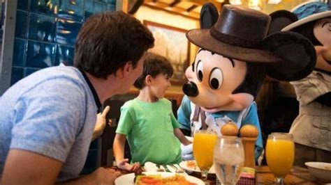 Donald Ducks Twerk Moves Shock Guests At Disneys Animal Kingdom