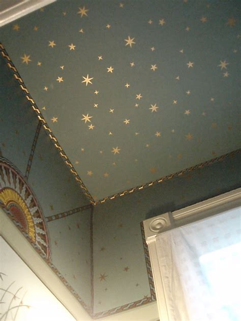 There are a handful of artists who can paint a very realistic mural on your ceiling with high quality glow in the dark paint, but the vast majority of mural painters are inexperienced with realistic star scape. stars on ceiling | Style at home, Design für zuhause, Wohnung