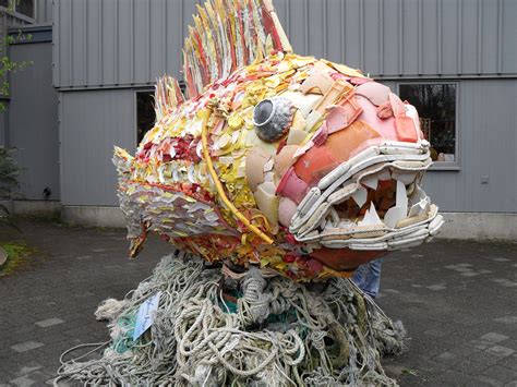 Upcycled Art From Beach Trash Newport Aquarium Recycled Art Projects