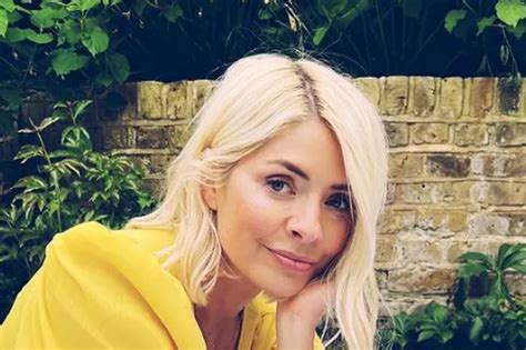 Itv This Morning S Holly Willoughby Says She Feels Daunted As She Poses In Sexy Bikini Without