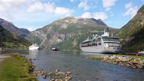 Geiranger Møre Og Romsdal Fylke Scenic Views Scenic Natural Landmarks