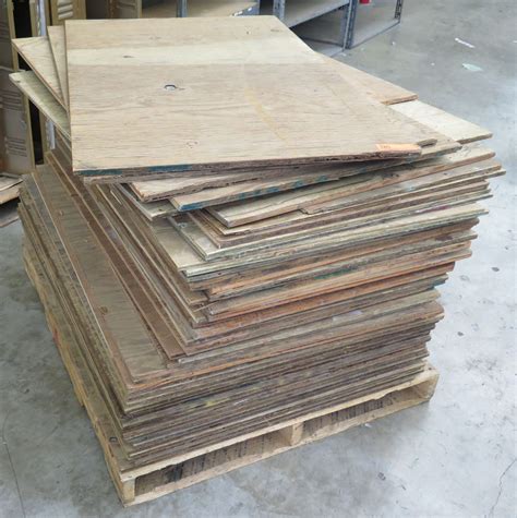 Pallet Multiple Plywood Sheets 36x30