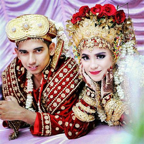 In fact, the average wedding costs around £30,000 and the average annual… How Traditional Wedding Outfits Look Around The World (15 ...
