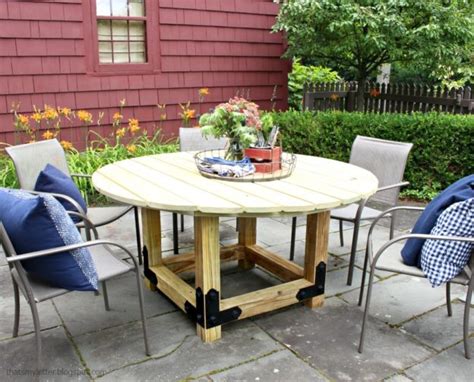 Diy How To Build A Round Outdoor Dining Table Building