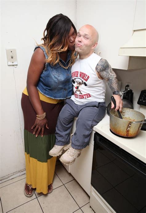 world s strongest dwarf to wed 6ft 3in tall transgender woman