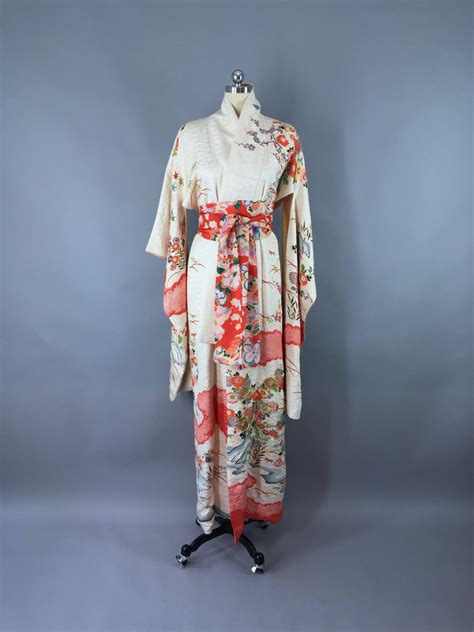1950s Vintage Silk Kimono Robe / White Swan Floral Print | Silk kimono robe, Silk kimono, Kimono