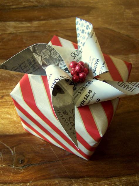 Make any gift beautiful with these cheerful patterns and paper marshmallows! 40 Most Creative Christmas Gift Wrapping Ideas - Design Swan