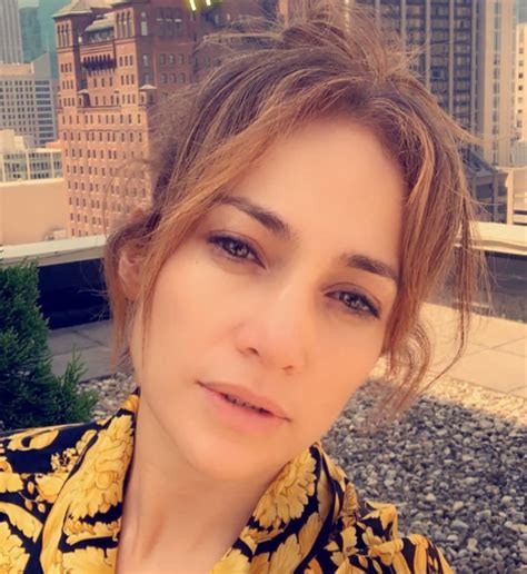 J.lo with makeup or j.lo without makeup? Jennifer Lopez is Glowing in her Minimal Makeup Instagram ...