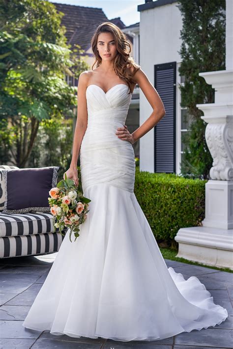 F221053 Classic Sweetheart Strapless Ruched Pearl Organza Mermaid Gown
