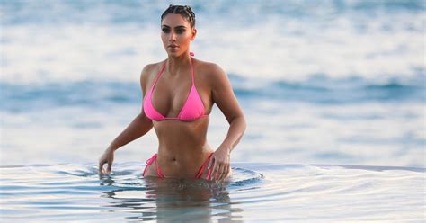 A nyers valóság így néz ki Kim Kardashian bikinis teste retus nélkül Femcafe