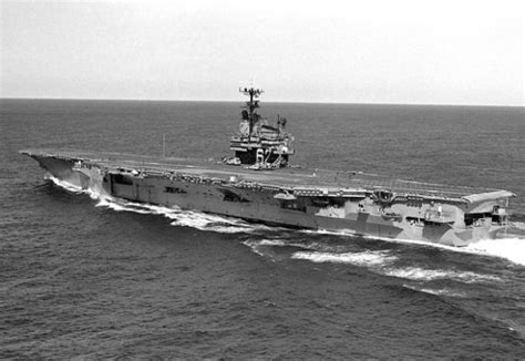 Uss Independence Aircraft Carrier Aircraft Carrier Sea And Ocean