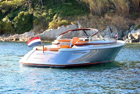 The wajer 77 combines a super yacht level finish with the signature wajer innovations, like deck cooling, a hybrid fender system, an automatic roof and an integrated swimming platform. WAJER 34 for Sale | TWW Yachts