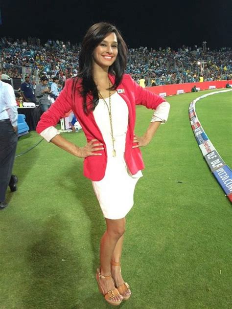 hottest tv anchors in cricket